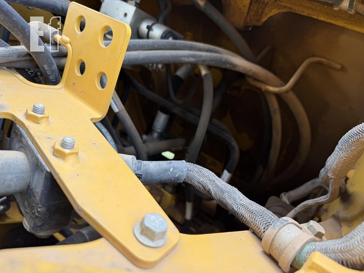 2019-deere-524l-image-36