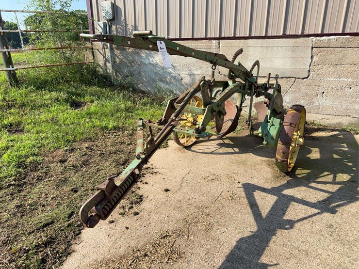 john-deere-12-image-2