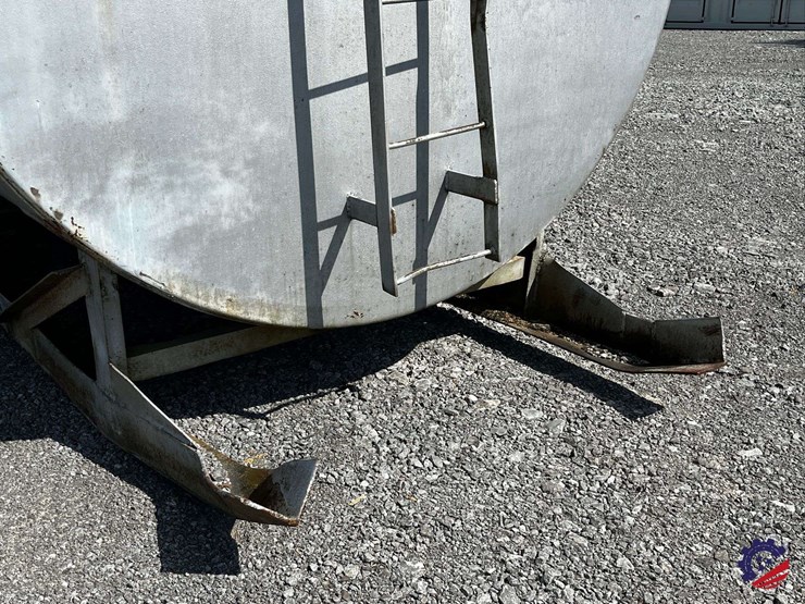 10k-gallon-/-off--road-diesel-fuel-tank-image-11