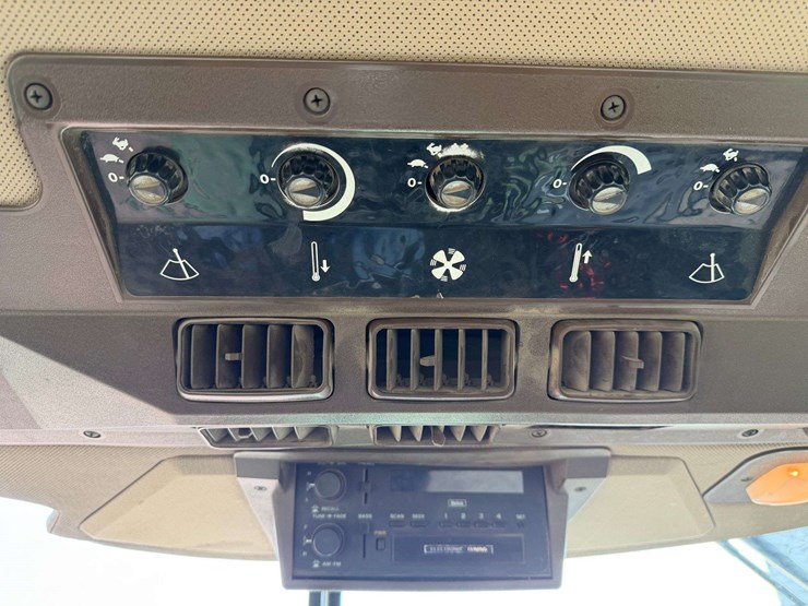 1992-john-deere-4760-image-66