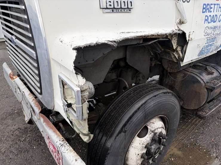1990-ford-l8000-image-9
