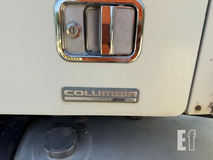 2003-freightliner-columbia-120-image-9