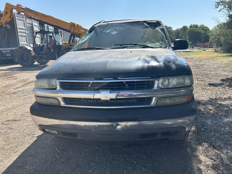 2003-chevrolet-tahoe-image-2