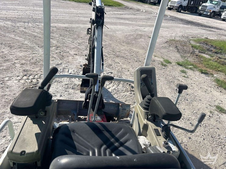 2019-takeuchi-tb216-image-13