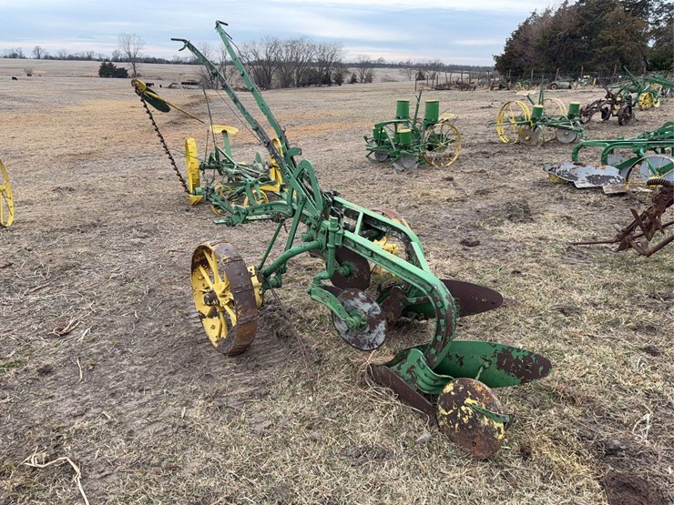 john-deere-pull-type-two-bottom-plow-image-6