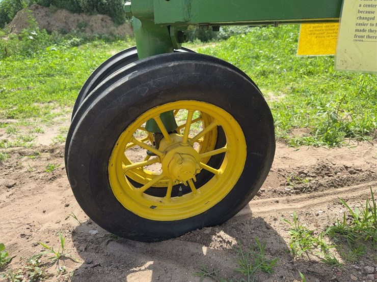 john-deere-model-b-image-10