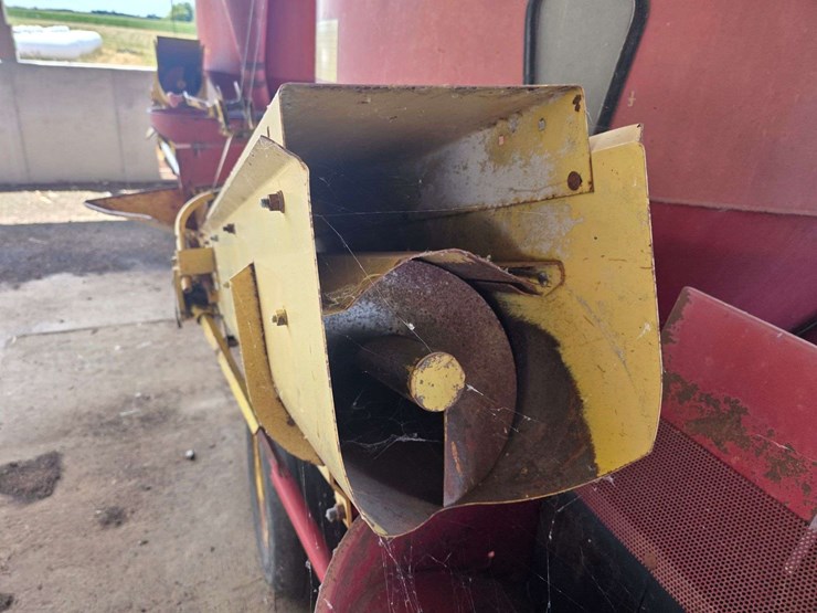 new-holland-357-image-17