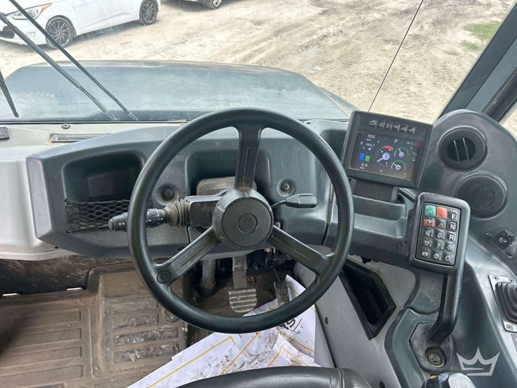 2022-deere-260e-image-31