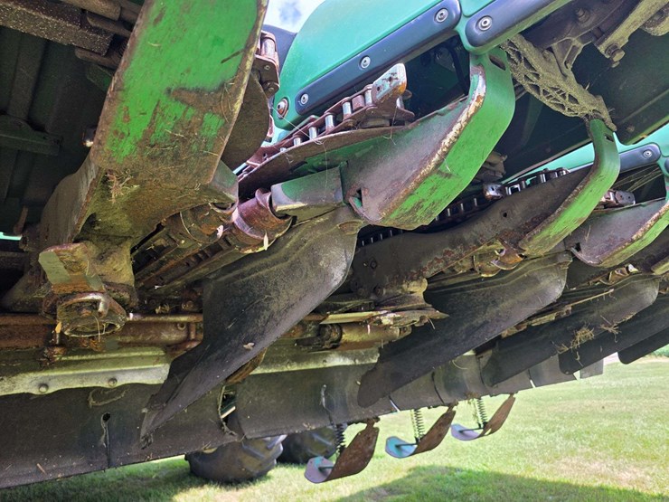 2013-john-deere-608c-image-26