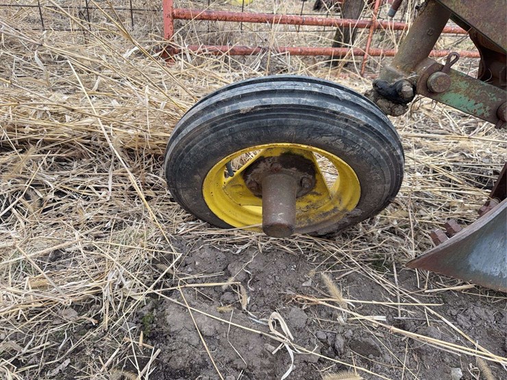 john-deere-pull-type-three-bottom-plow.-image-17