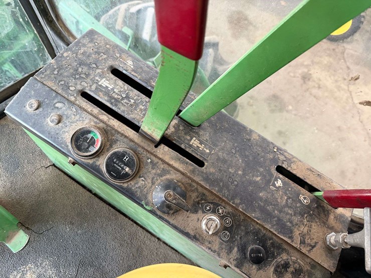 john-deere-2320-image-34