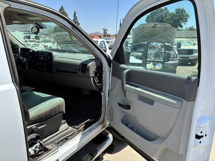 2012-gmc-sierra-2500hd-image-13