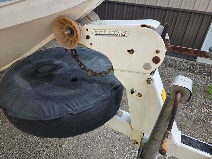 1990-crestliner-phantom-18’-boat-with-120hp-2-stroke-johnson-outboard-motor-and-15hp-johnson-kicker-image-6