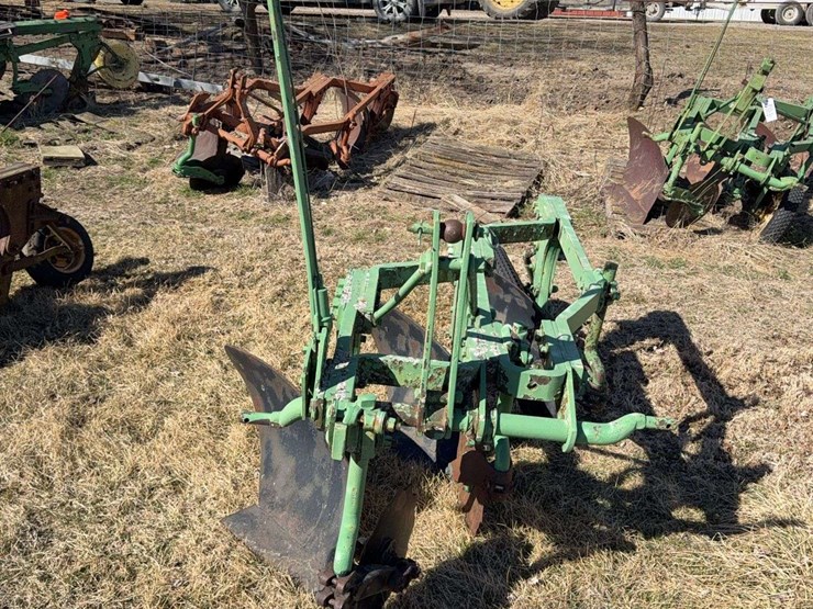 john-deere-three-point-three-bottom-plow-image-8