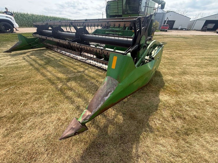 john-deere-220-image-1