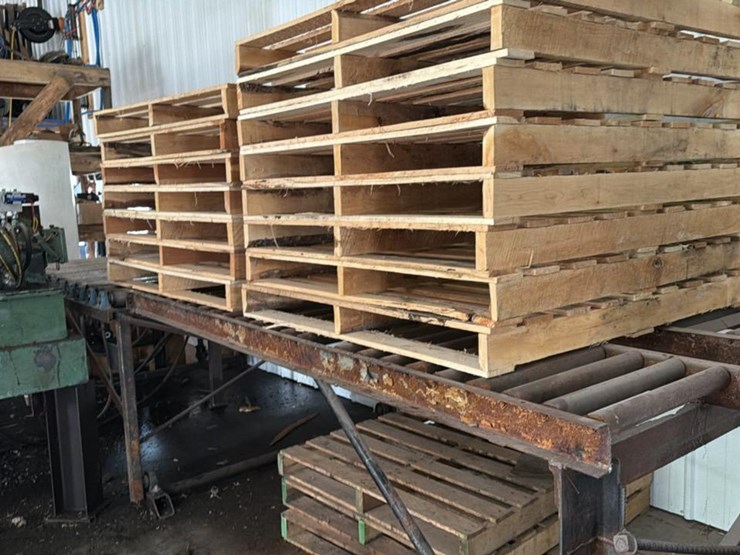 #151-•-universal-machinery-pallet-nailer-image-28