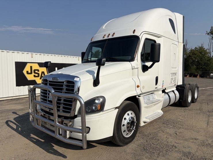 2016-freightliner-cascadia-t/a-sleeper-truck-image-1