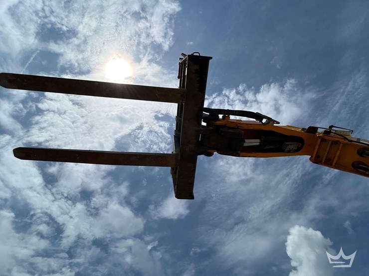2014-jcb-527-58-image-13