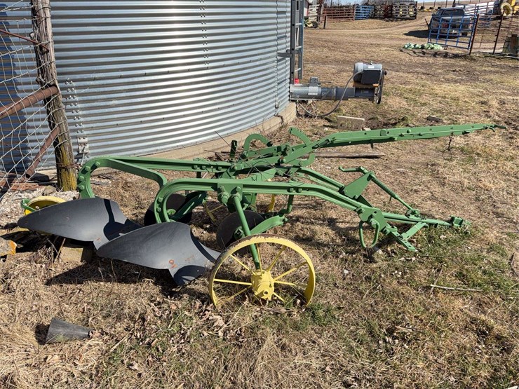 john-deere-pull-type-three-bottom-plow-image-6