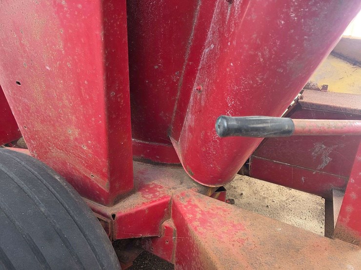 new-holland-357-image-16