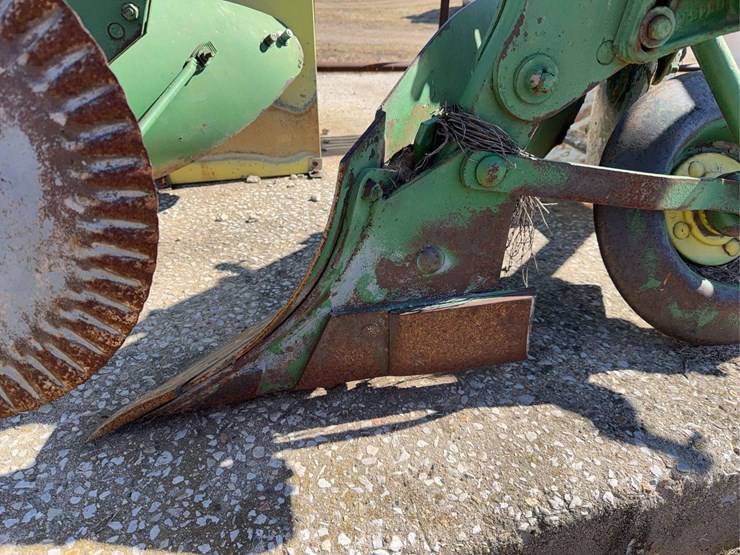 john-deere-three-point-two-bottom-plow-image-13
