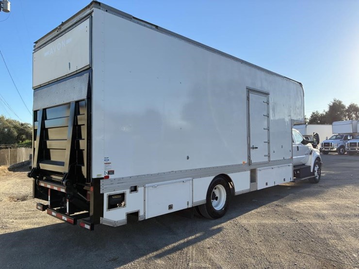 2016-ford-f650-xlt-image-3