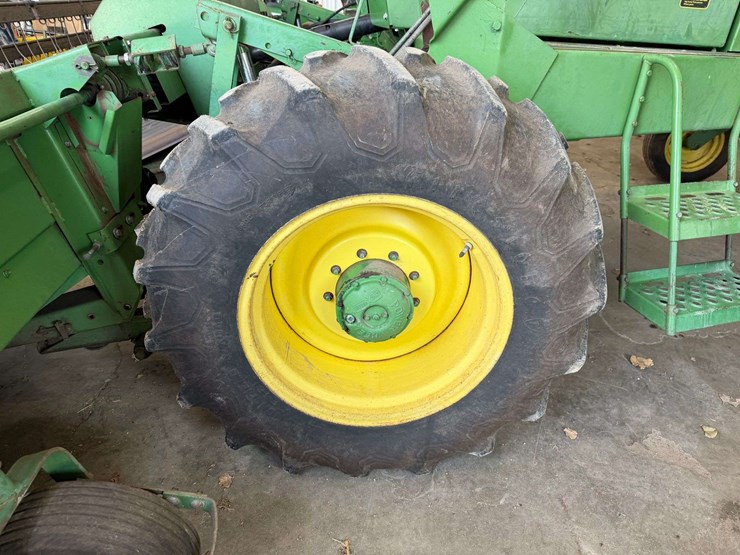john-deere-2320-image-22