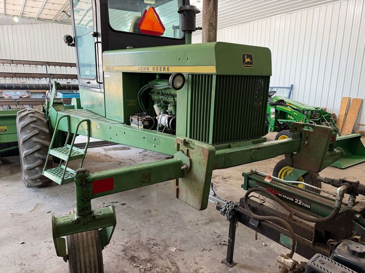 john-deere-2320-image-4