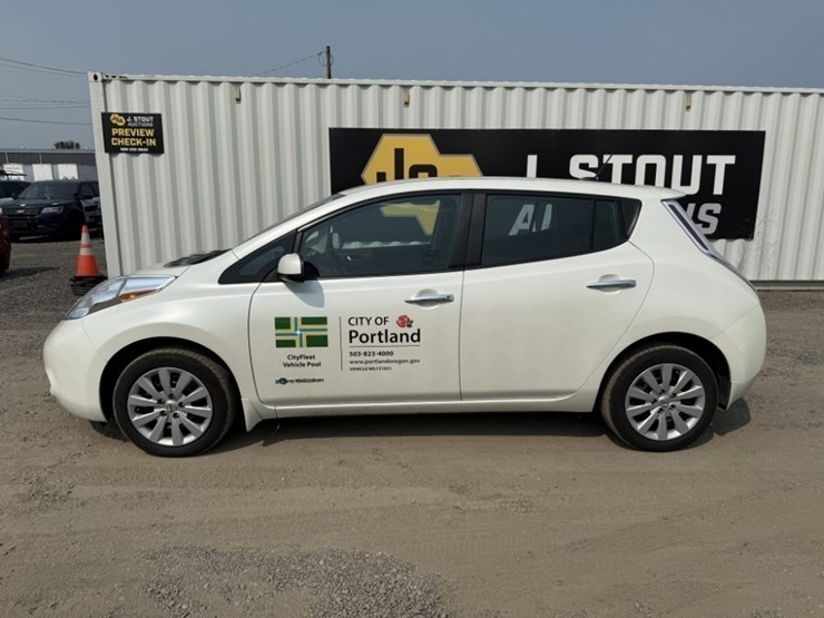 2015-nissan-leaf-electric-sedan-image-7