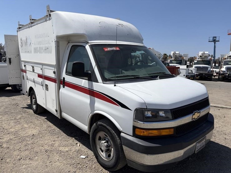 2019-chevrolet-express-g3500-image-2