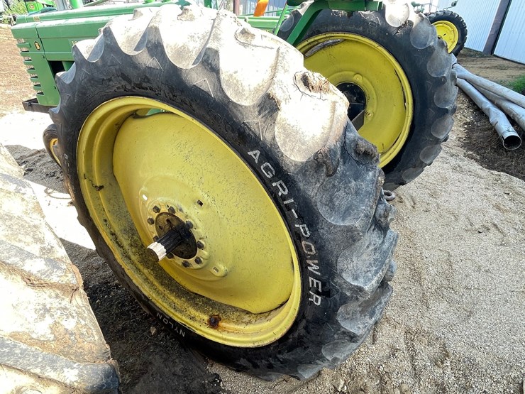 john-deere-b-image-11
