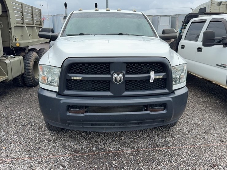 2018-dodge-3500-image-2
