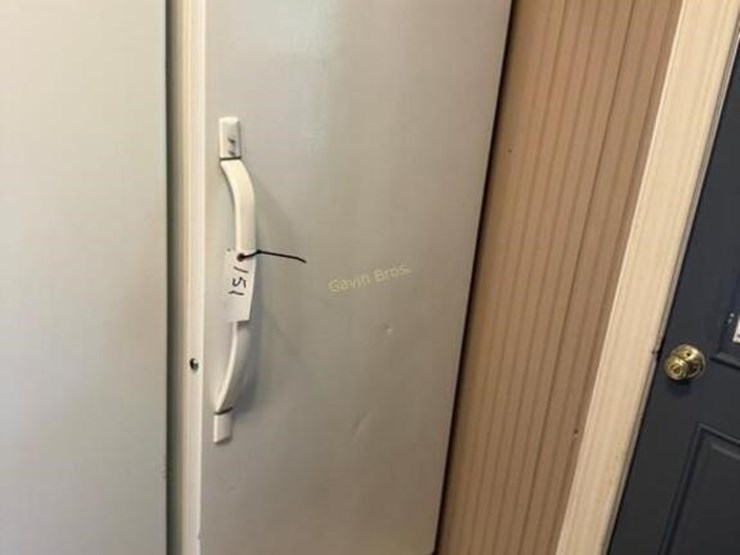 frigidaire-upright-freezer-image-2