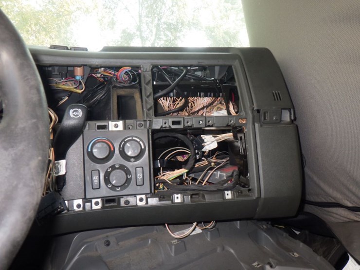 2021-volvo-vnl860-image-21