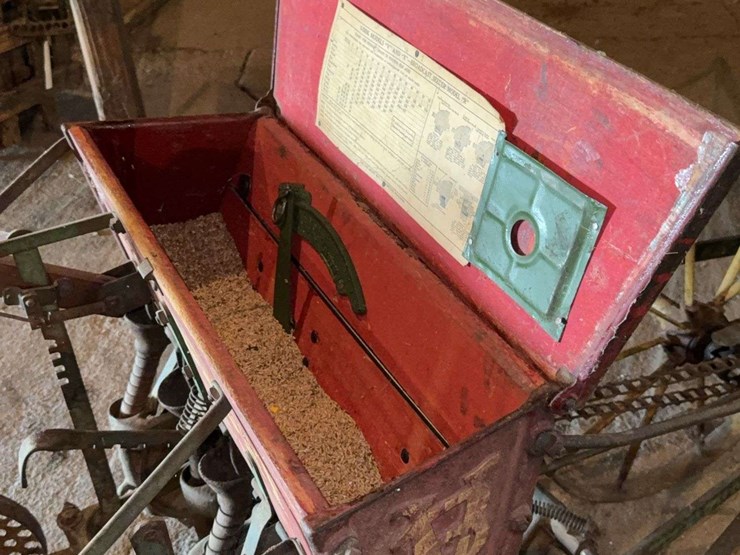 very-nice-original-van-brunt-model-v-grain-drill-image-14