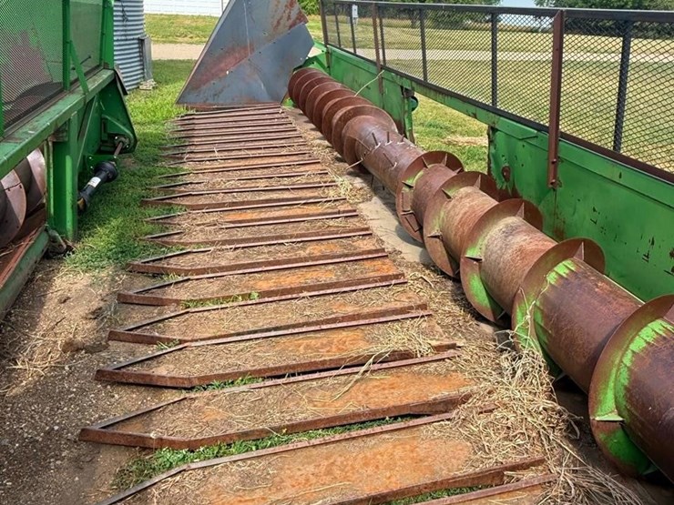 1985-john-deere-230r-image-1