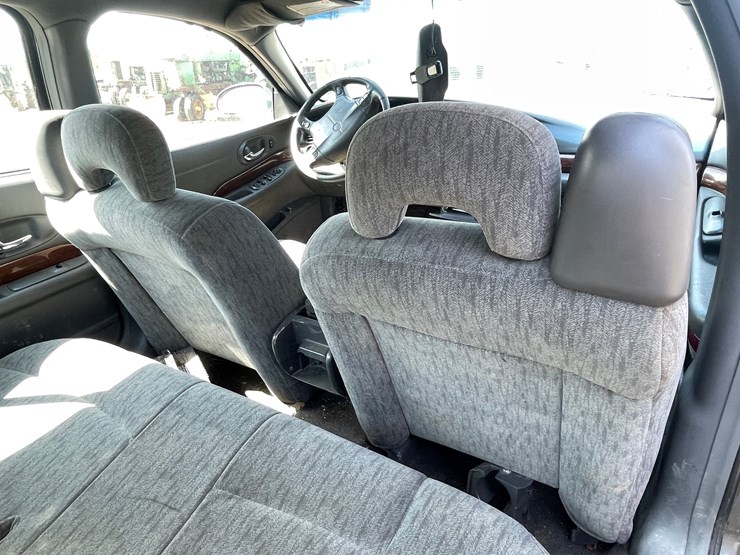 #4682-•-2005-buick-lesabre-(no-title,-for-parts)-image-29
