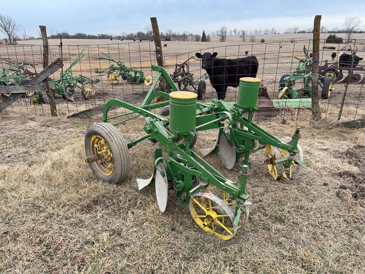 john-deere-two-row-pull-type-planter-image-5
