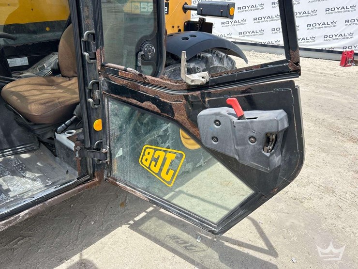 2014-jcb-527-58-image-15