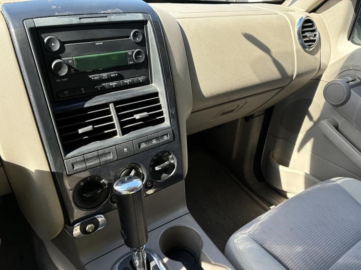 2007-ford-explorer-image-18