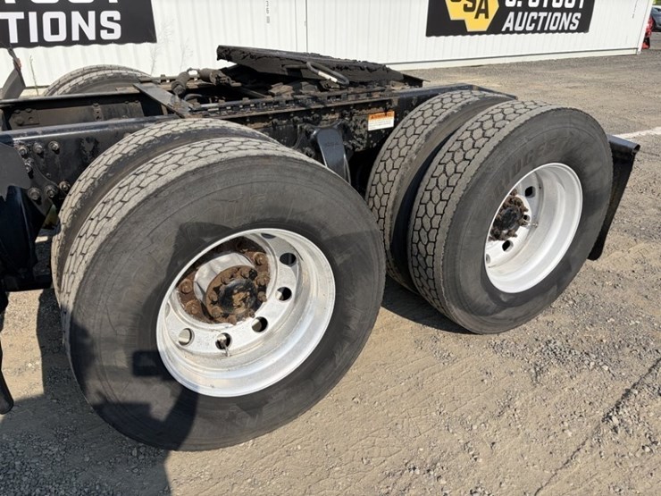 2016-freightliner-cascadia-t/a-sleeper-truck-image-16