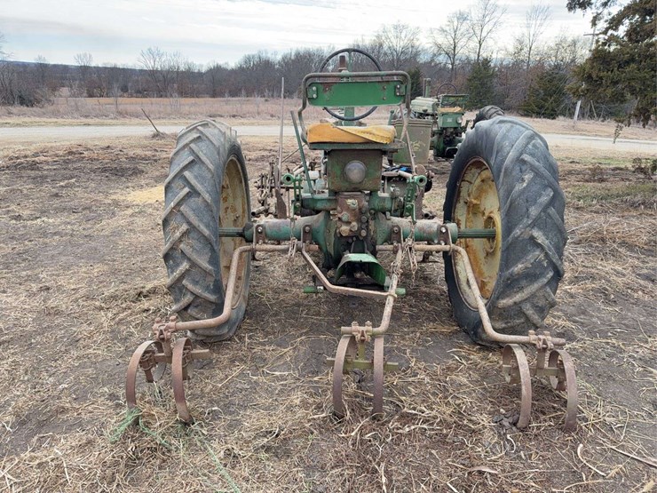 john-deere-b-image-4