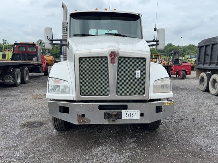 2015-kenworth-t880-image-2