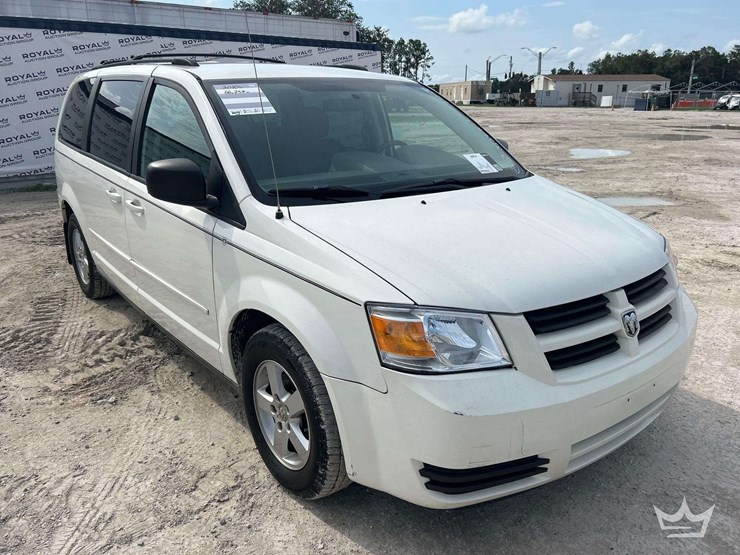 2010-dodge-grand-caravan-image-2