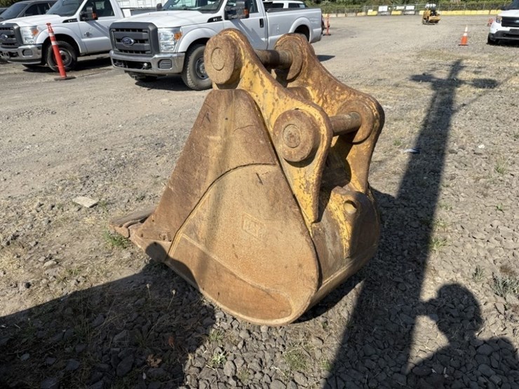 cat-24"-dig-bucket-w/cutting-edge-image-3