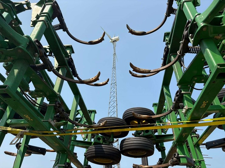 2014-john-deere-2410-image-21