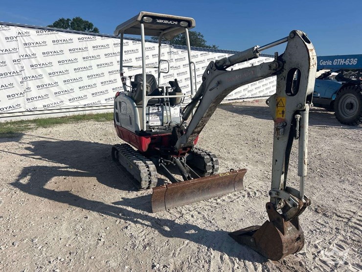 2019-takeuchi-tb216-image-2