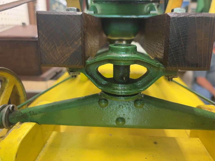 1/2-scale-john-deere-model-e-horse-hit-and-miss-wngine-and-arcade-burr-mill-image-14