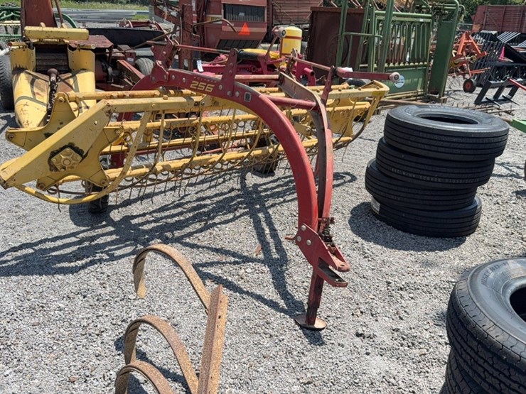 new-holland-256-image-1