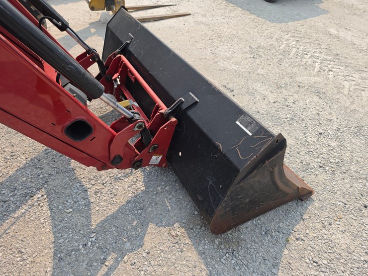 case-ih-farmall-140a-image-23